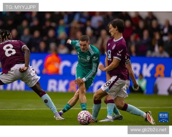 维尼修斯对阵曼城与利物浦表现解析:关键对手中的发挥