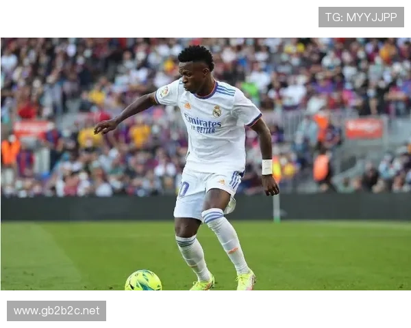 维尼修斯与同期边锋新星对比：谁是未来第一人