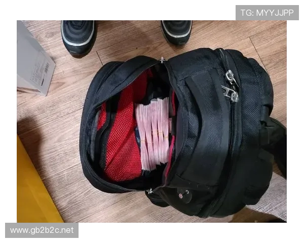 吴向东出门带的那个包，普通人一天工资还不够买一只吧？