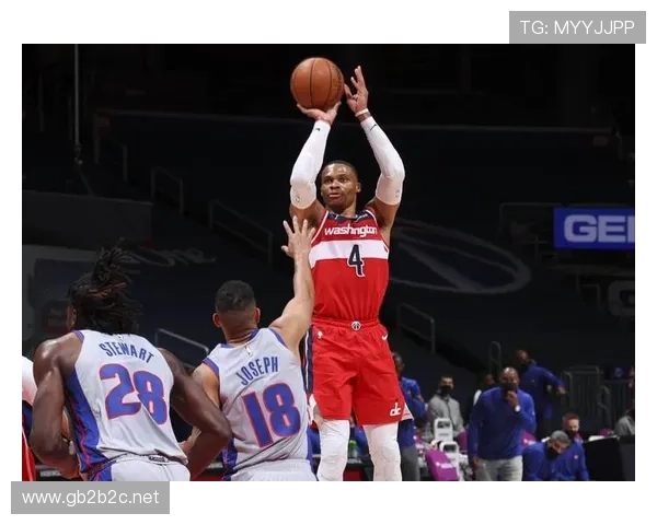 拉里·伯德无球跑动提升传球效率 拉开与魔术强森组织对比优势